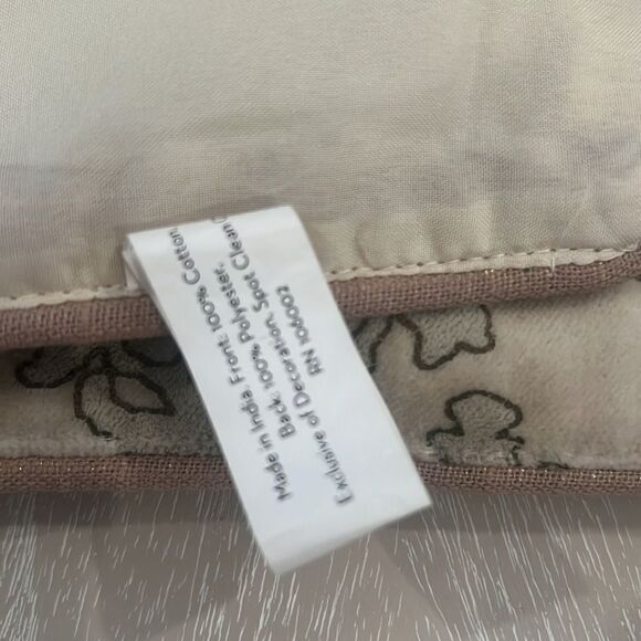 Table Runner - Picture 4 of 6